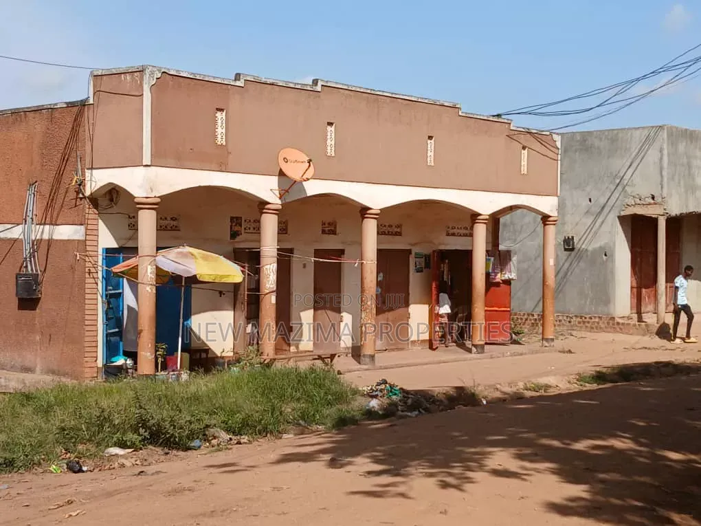 Verybusy Four Commercial Shops With Residential Home Onsale With Title