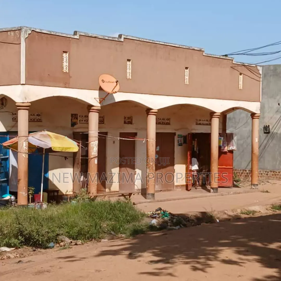 Verybusy Four Commercial Shops With Residential Home Onsale With Title