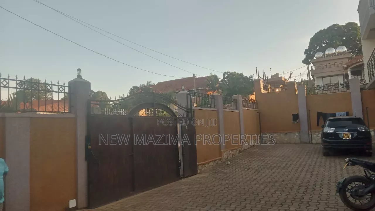 6bdrm Block of Flats in Mutundwe Heights, Central Division for sale