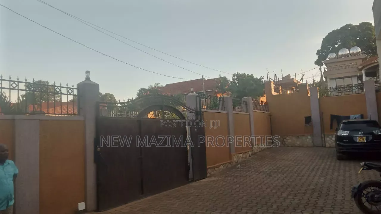 6bdrm Block of Flats in Mutundwe Heights, Central Division for sale