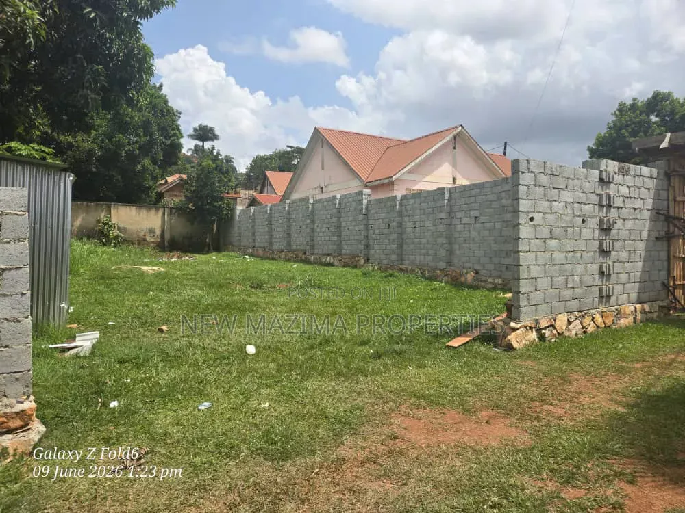 Beutiful Plot in Well Fence Onquicksale Heart of Buziga Konge Heights