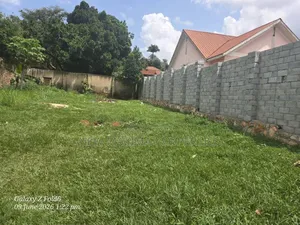 Beutiful Plot in Well Fence Onquicksale Heart of Buziga Konge Heights