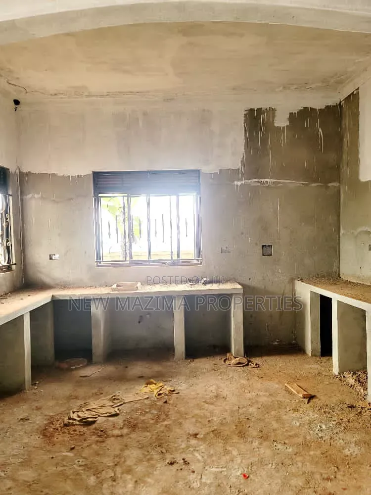 3bdrm Bungalow in Kitende Ntebe Rd, Central Division for sale