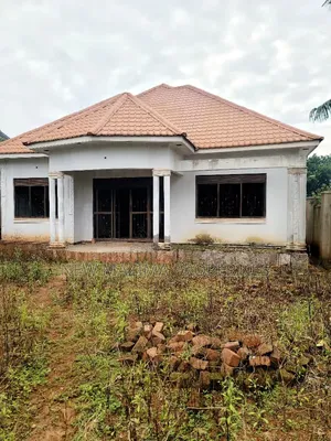3bdrm Bungalow in Kitende Ntebe Rd, Central Division for sale