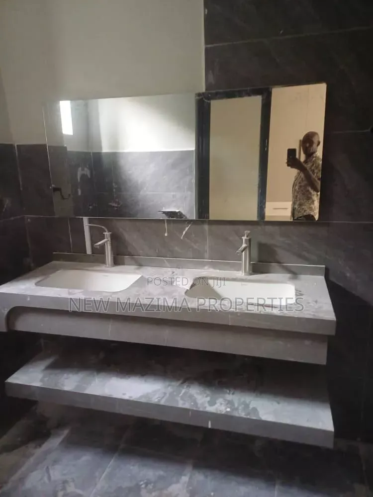 8bdrm Block of Flats in Bunga Heights, Central Division for sale