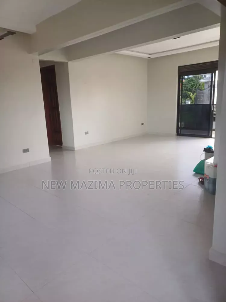 8bdrm Block of Flats in Bunga Heights, Central Division for sale
