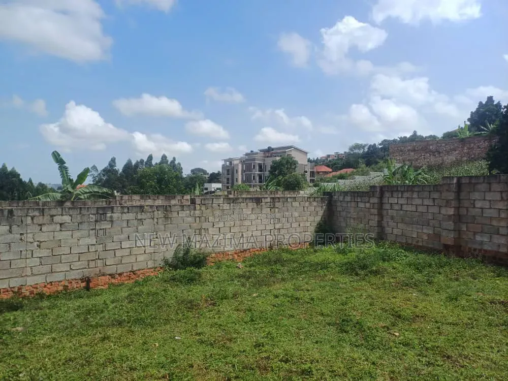 Prime Plot on Forced Sale in Heart Bwebajja Near Akhright City
