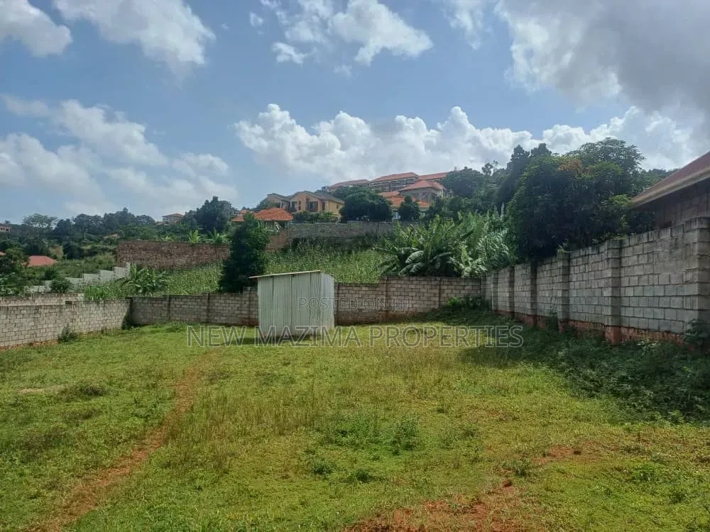 Prime Plot on Forced Sale in Heart Bwebajja Near Akhright City