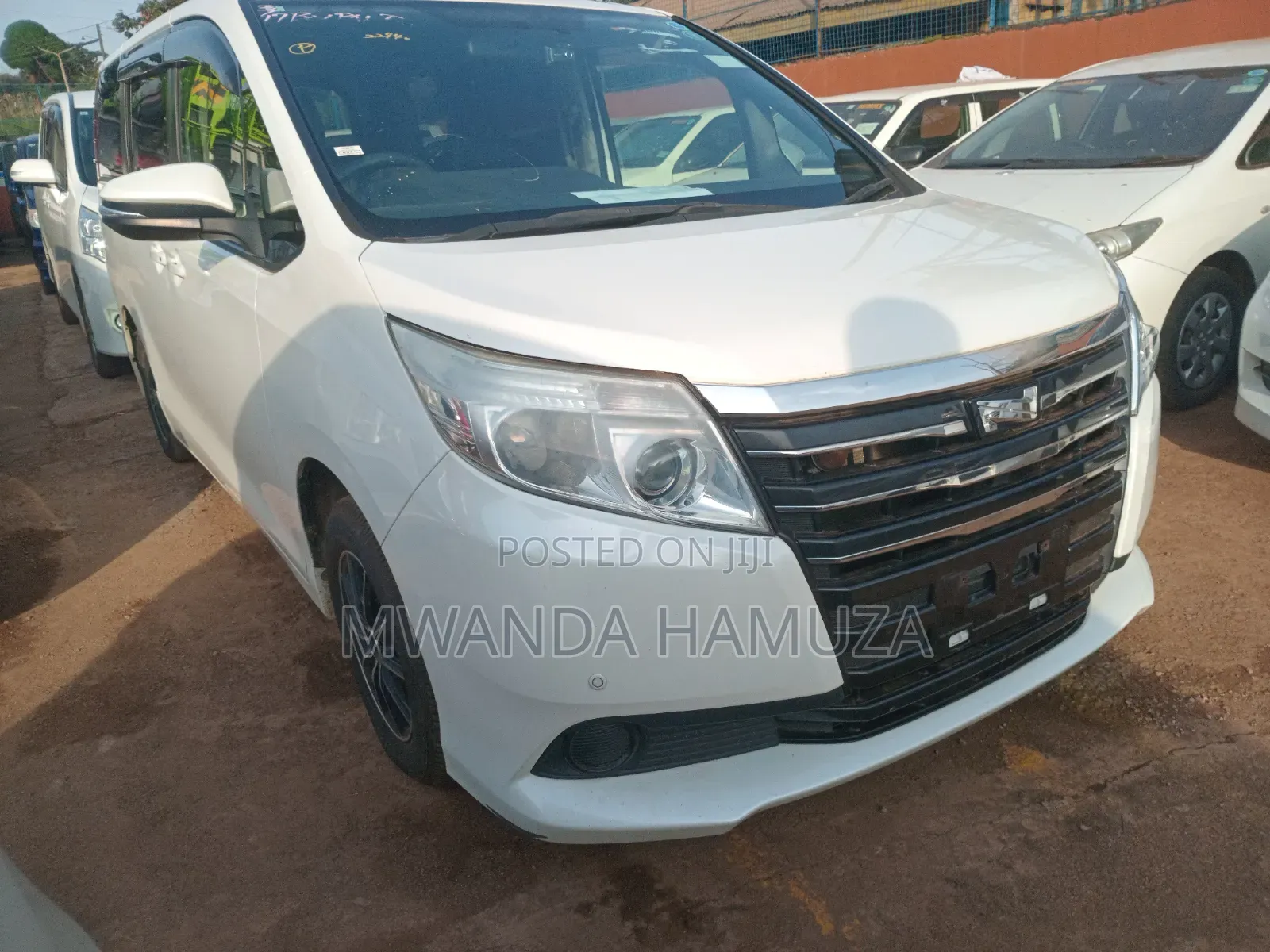 Toyota Noah 2014 White