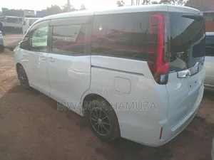 Toyota Noah 2014 White