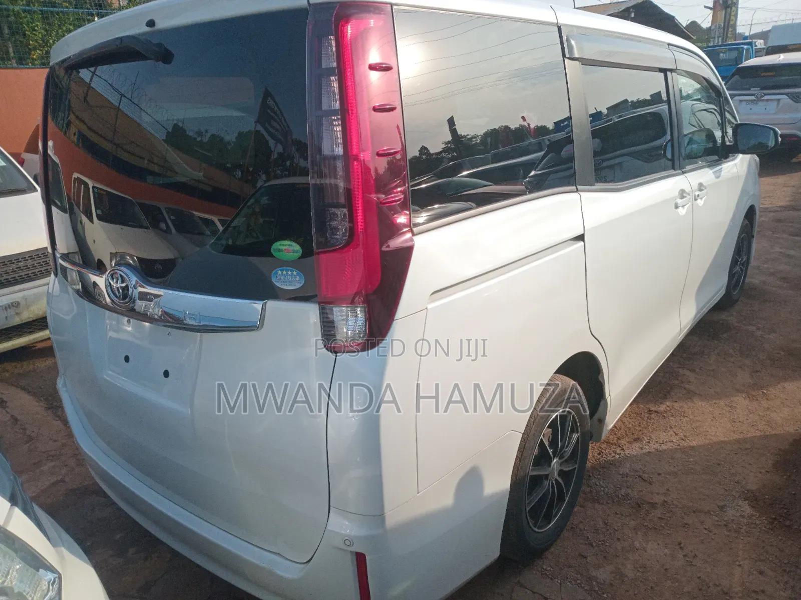 Toyota Noah 2014 White