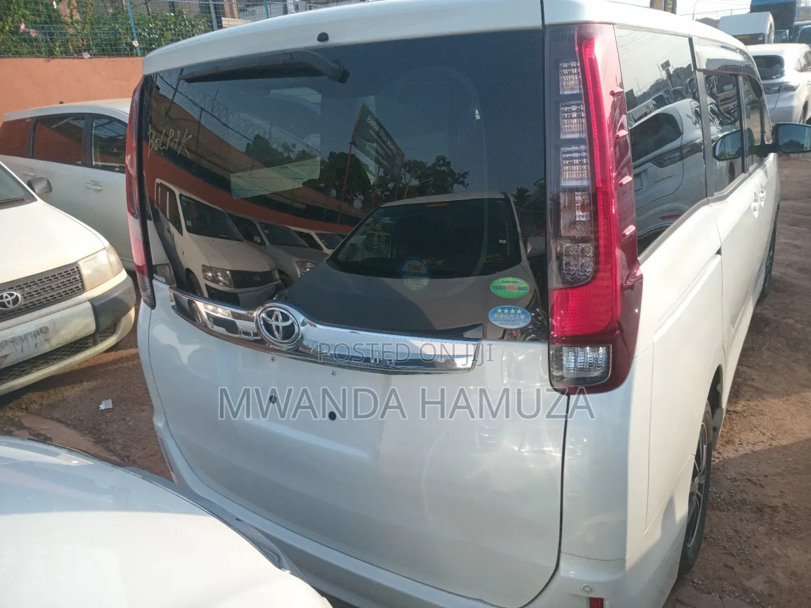 Toyota Noah 2014 White