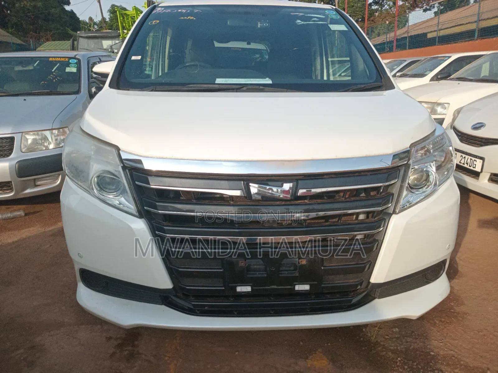 Toyota Noah 2014 White