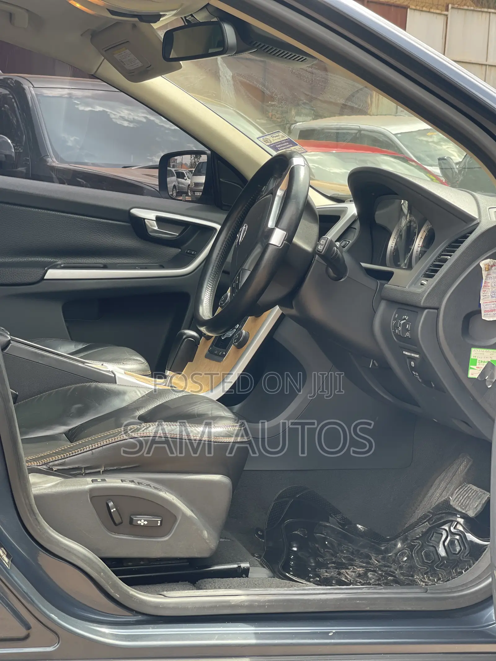 Volvo XC60 2011 Gray