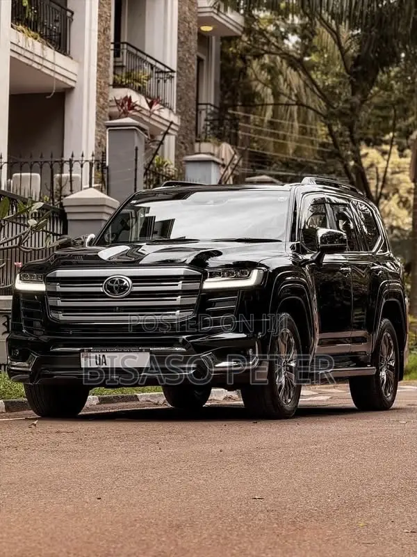 Toyota Land Cruiser LC300 2023 Black