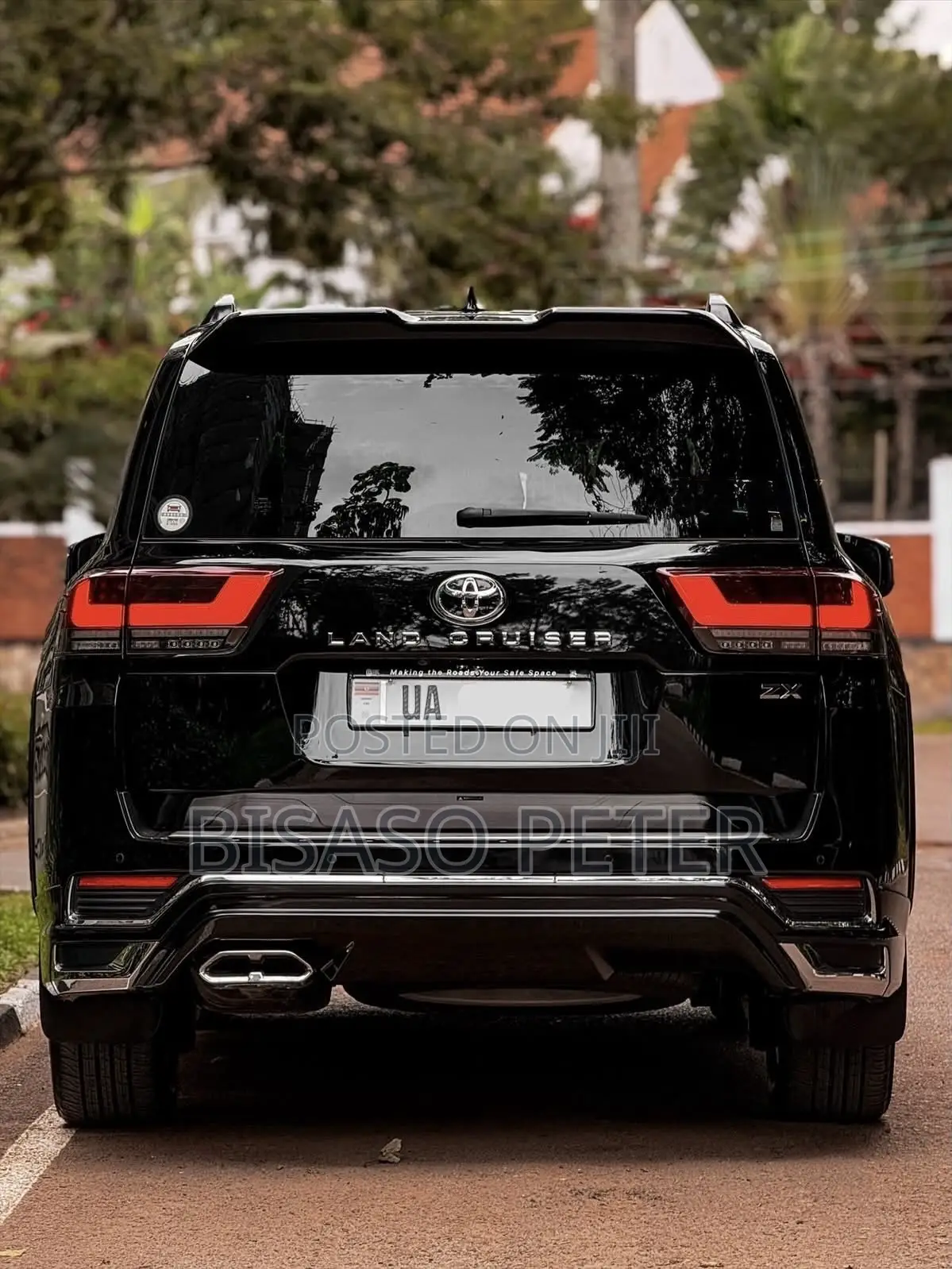 Toyota Land Cruiser LC300 2023 Black