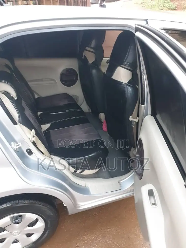 Toyota Passo 2010 Silver
