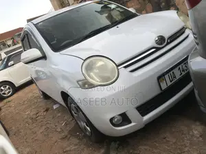 Toyota Sienta 2009 White