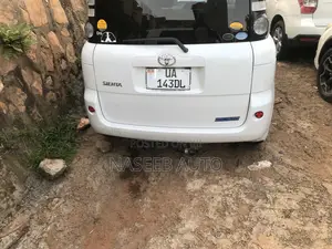 Toyota Sienta 2009 White