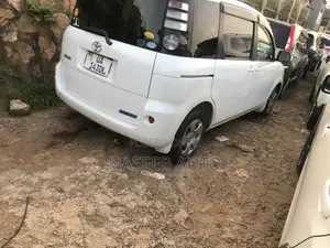 Toyota Sienta 2009 White