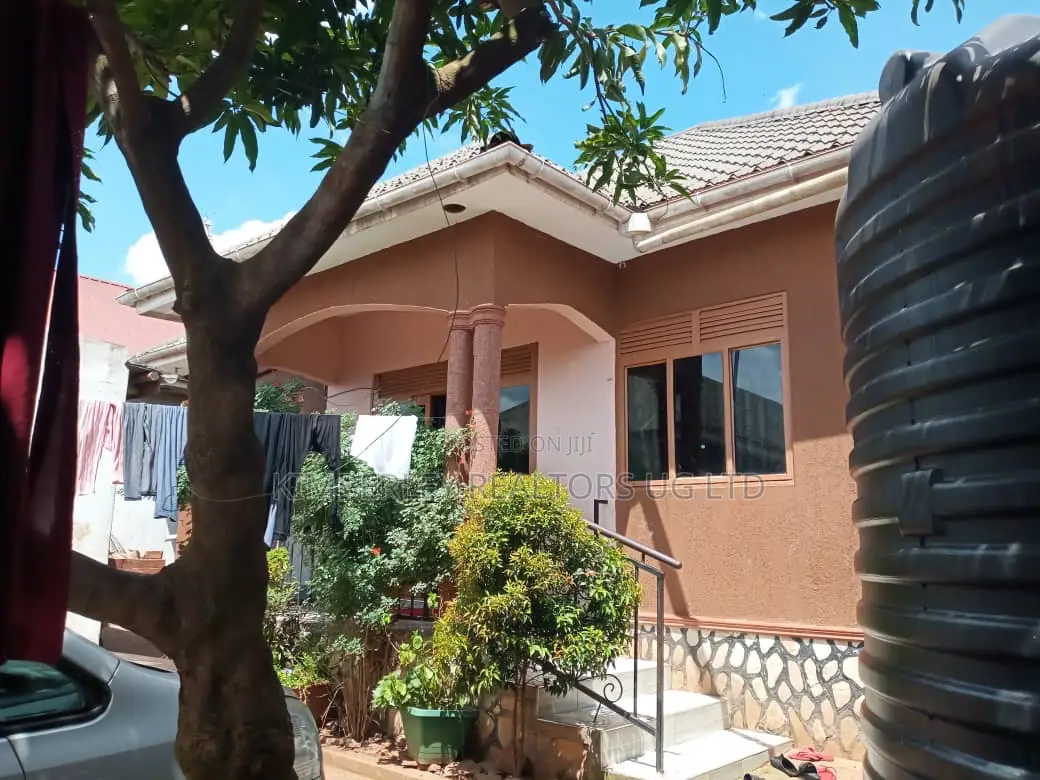 7bdrm House in Division A for sale