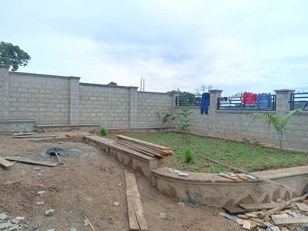 3bdrm Bungalow in Seeta-Namuganga for sale