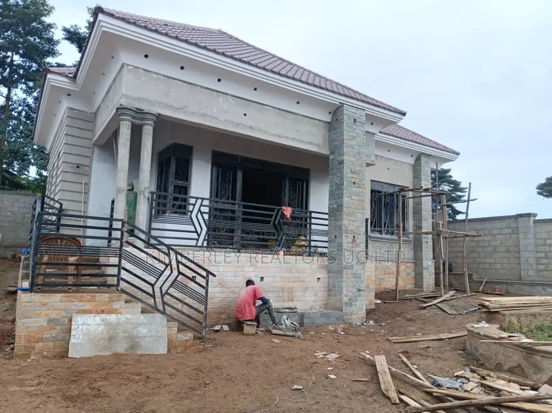 3bdrm Bungalow in Seeta-Namuganga for sale