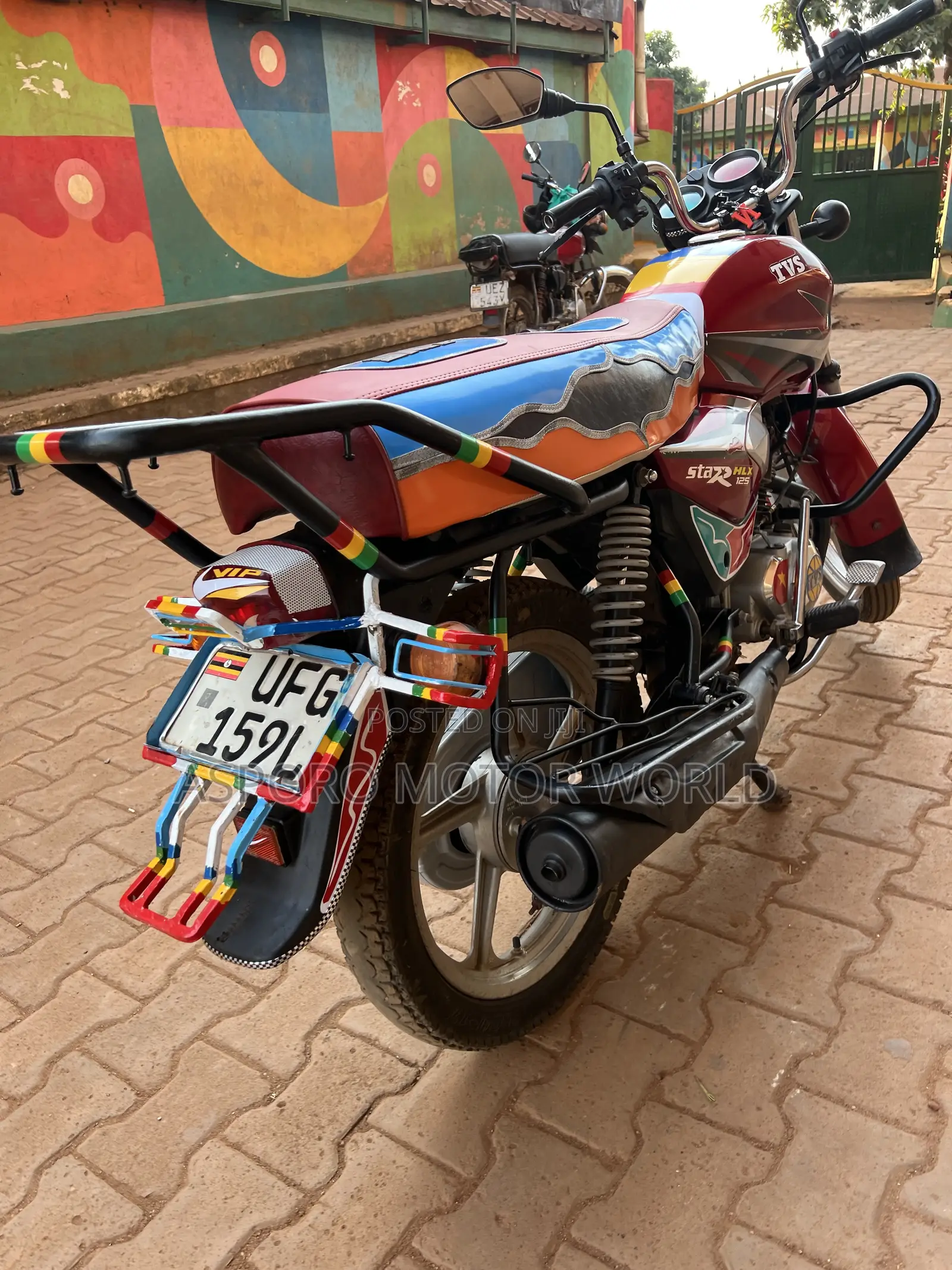 TVS HLX 125 2022 Red