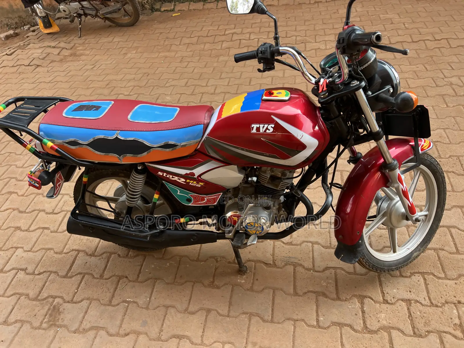 TVS HLX 125 2022 Red