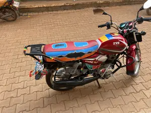 TVS HLX 125 2022 Red