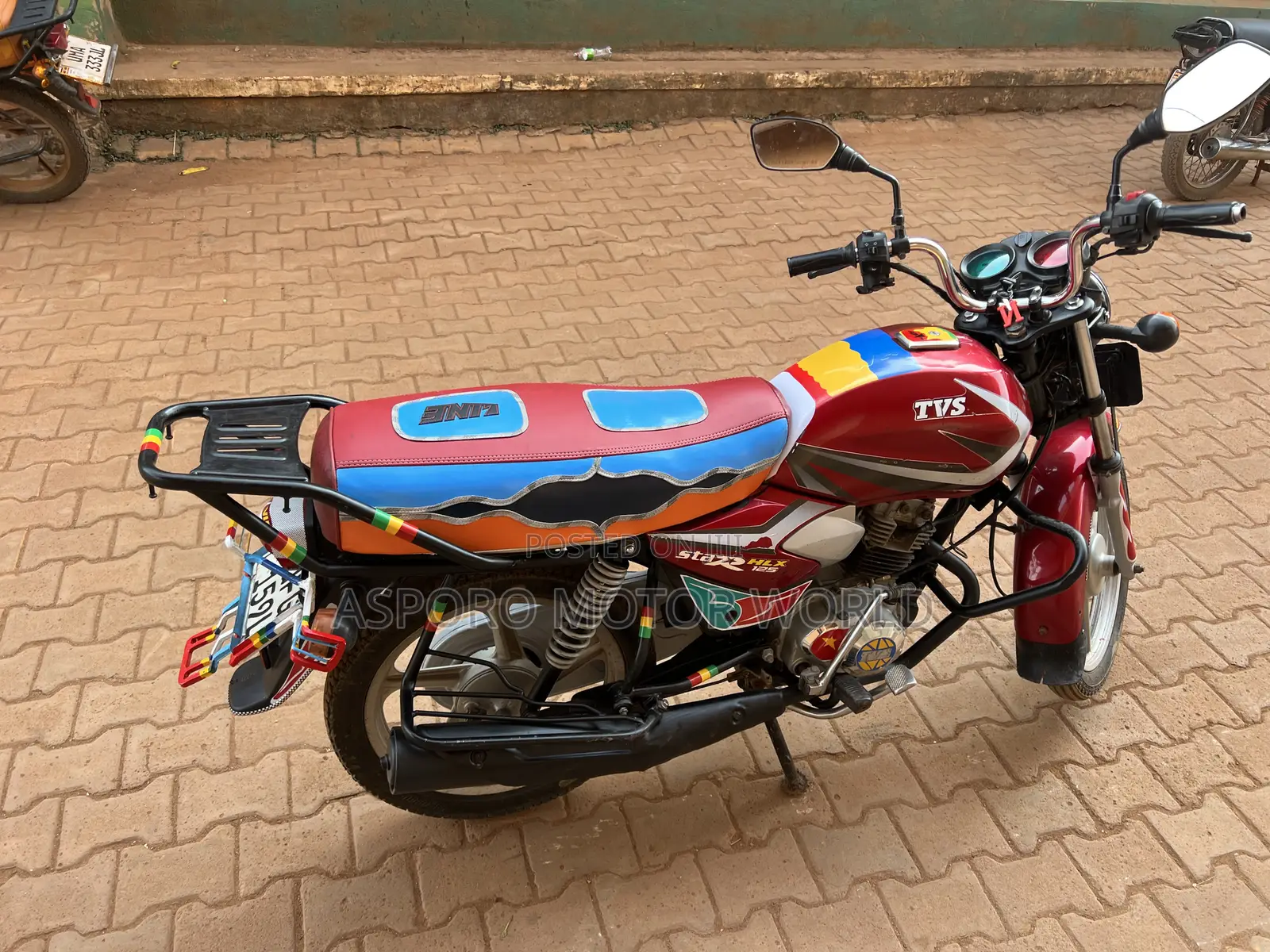 TVS HLX 125 2022 Red