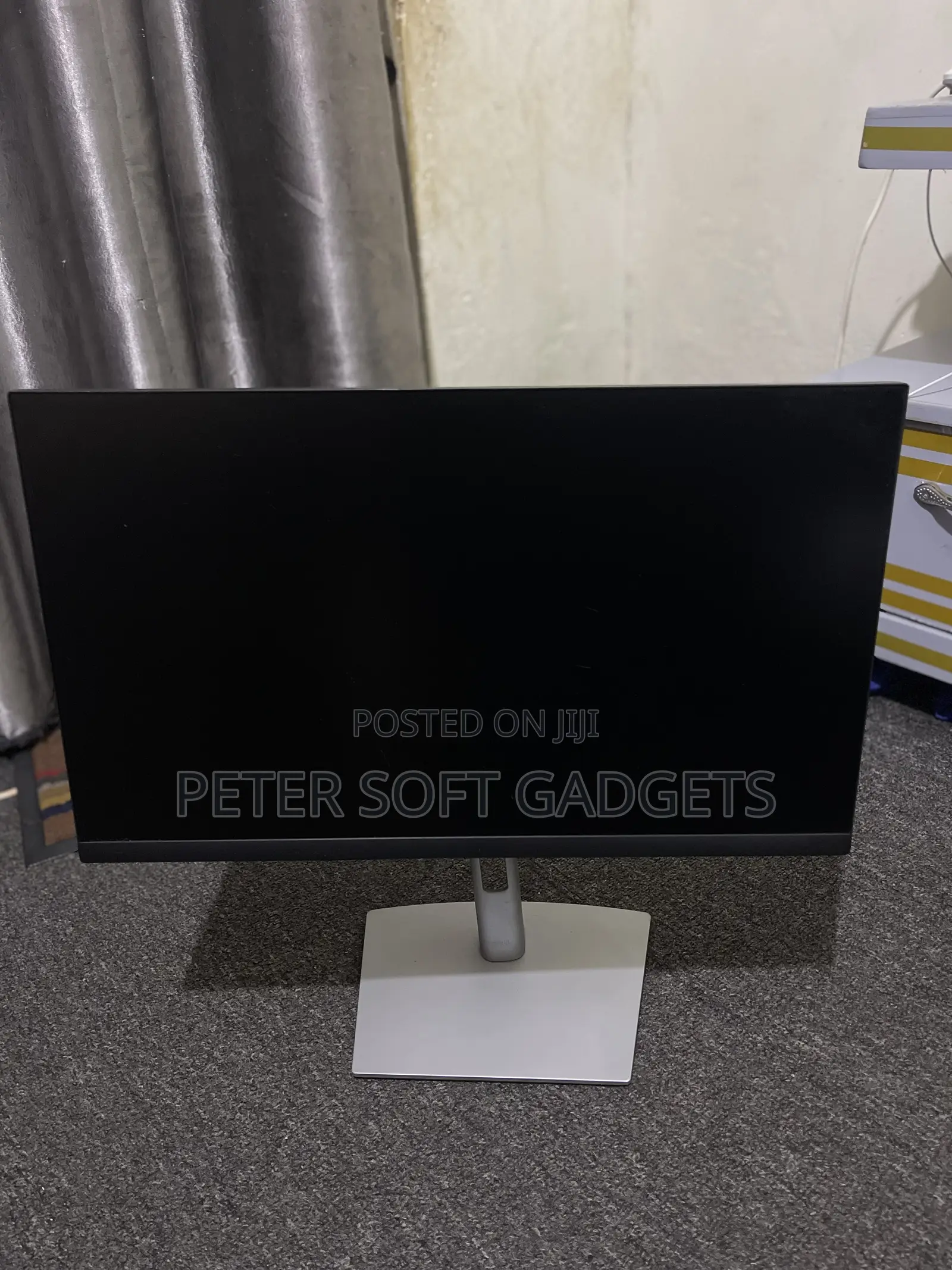Dell Monitor 22inches Flameless (Ips)