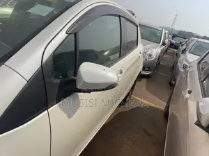 Toyota Vitz 1.3 AWD 5dr 2012 White