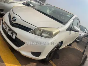 Toyota Vitz 1.3 AWD 5dr 2012 White