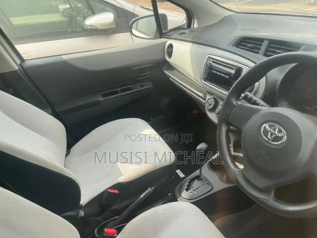 Toyota Vitz 1.3 AWD 5dr 2012 White