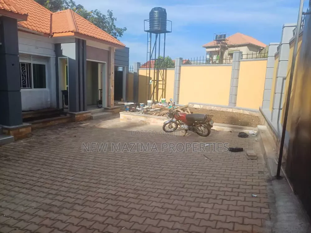 3bdrm Bungalow in Buziga Konge, Central Division for sale
