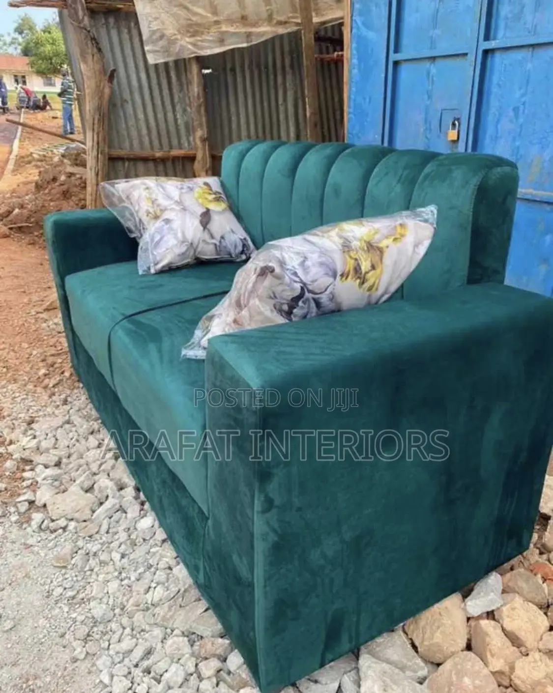 Stunning Teal Green Velvet 2-Seater Sofa! 