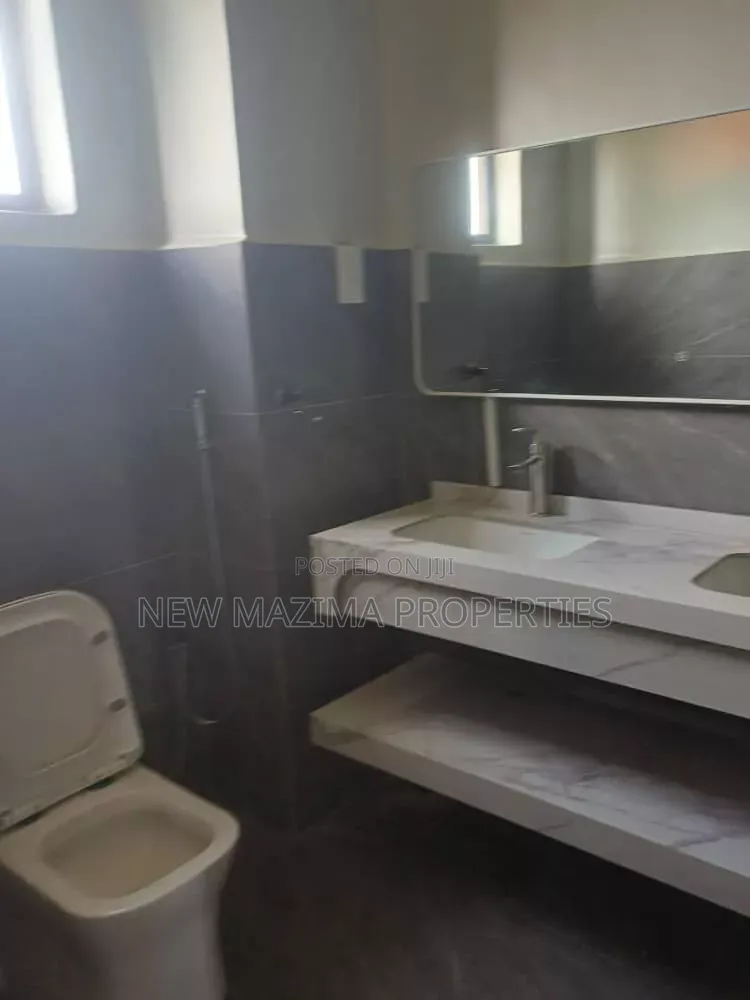 6bdrm Block of Flats in Lubowa Quality, Central Division for sale