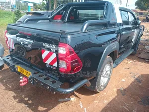 Toyota Hilux 2018 Black