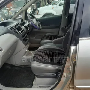 Toyota Nadia 2002 Silver