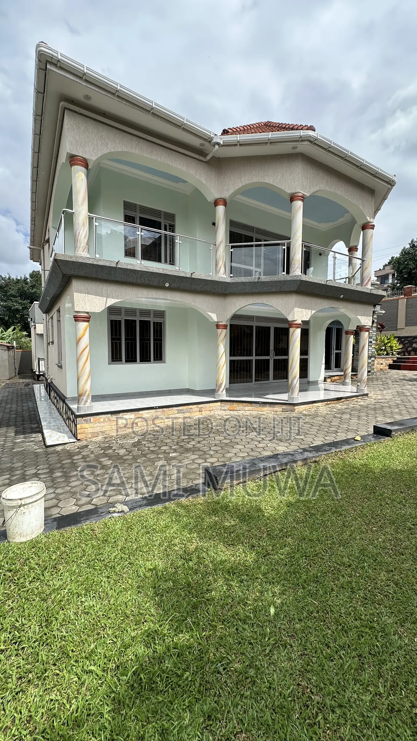 7bdrm Block of Flats in Wakiso / Wakiso for sale