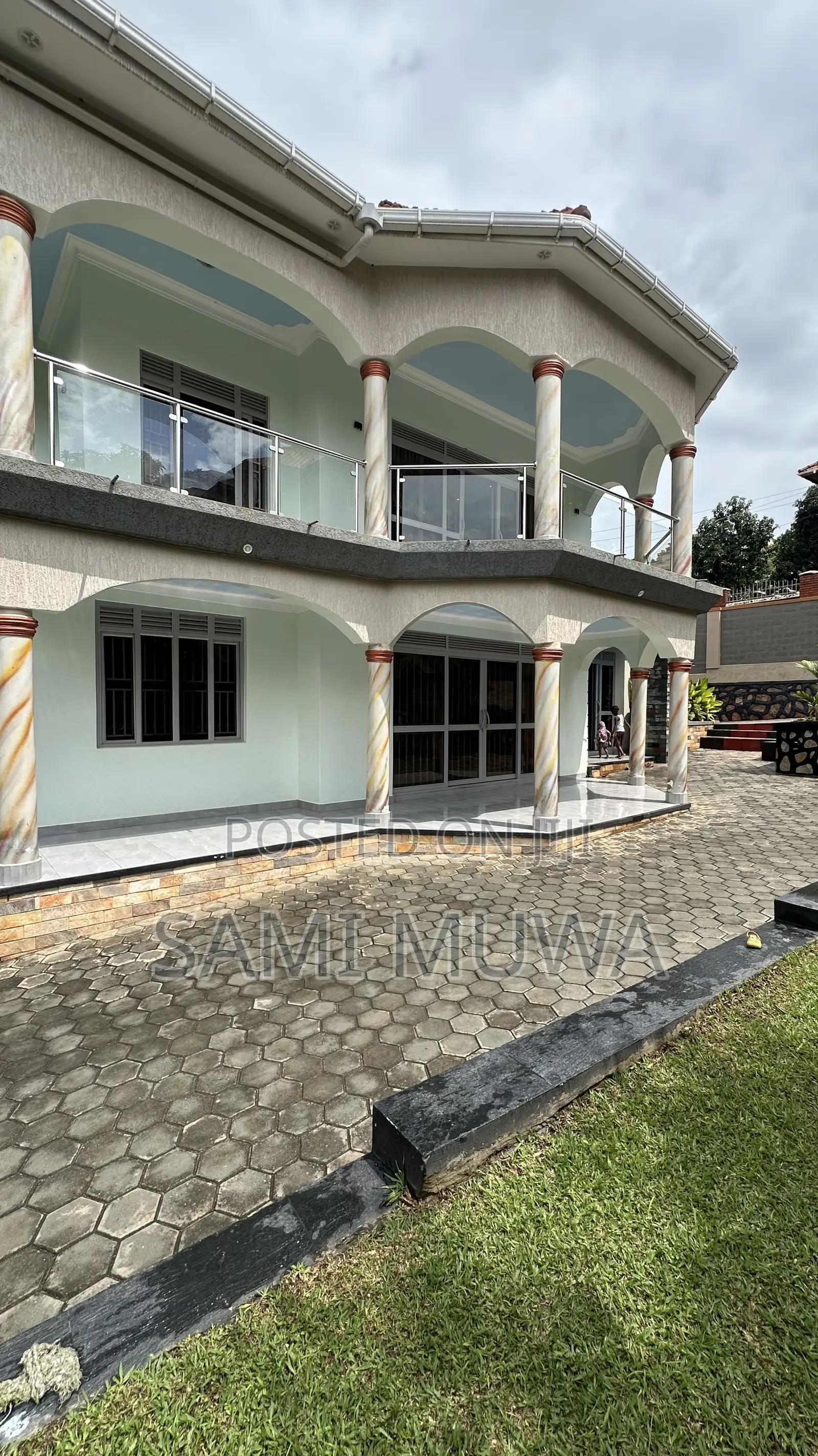 7bdrm Block of Flats in Wakiso / Wakiso for sale
