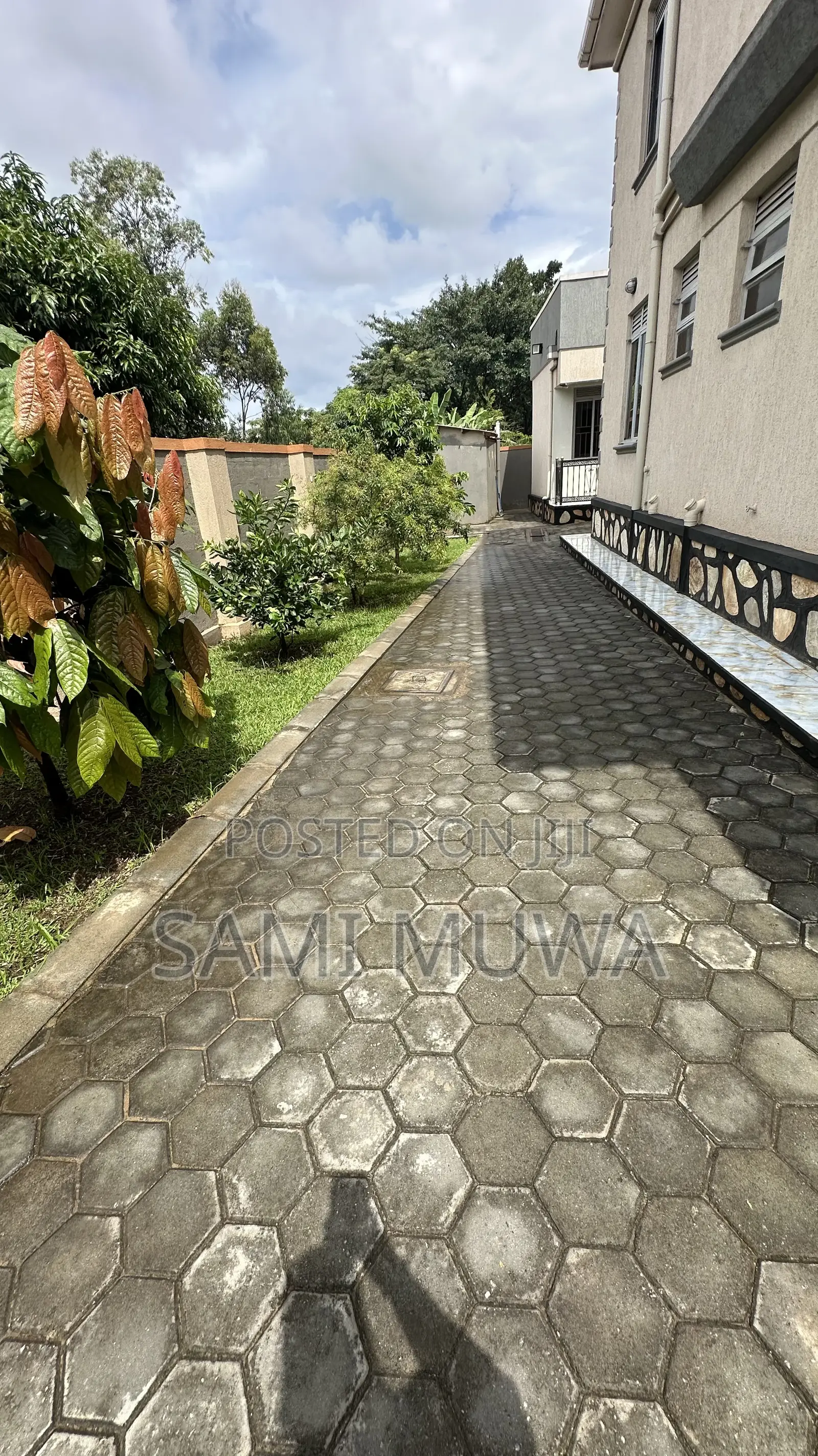 7bdrm Block of Flats in Wakiso / Wakiso for sale