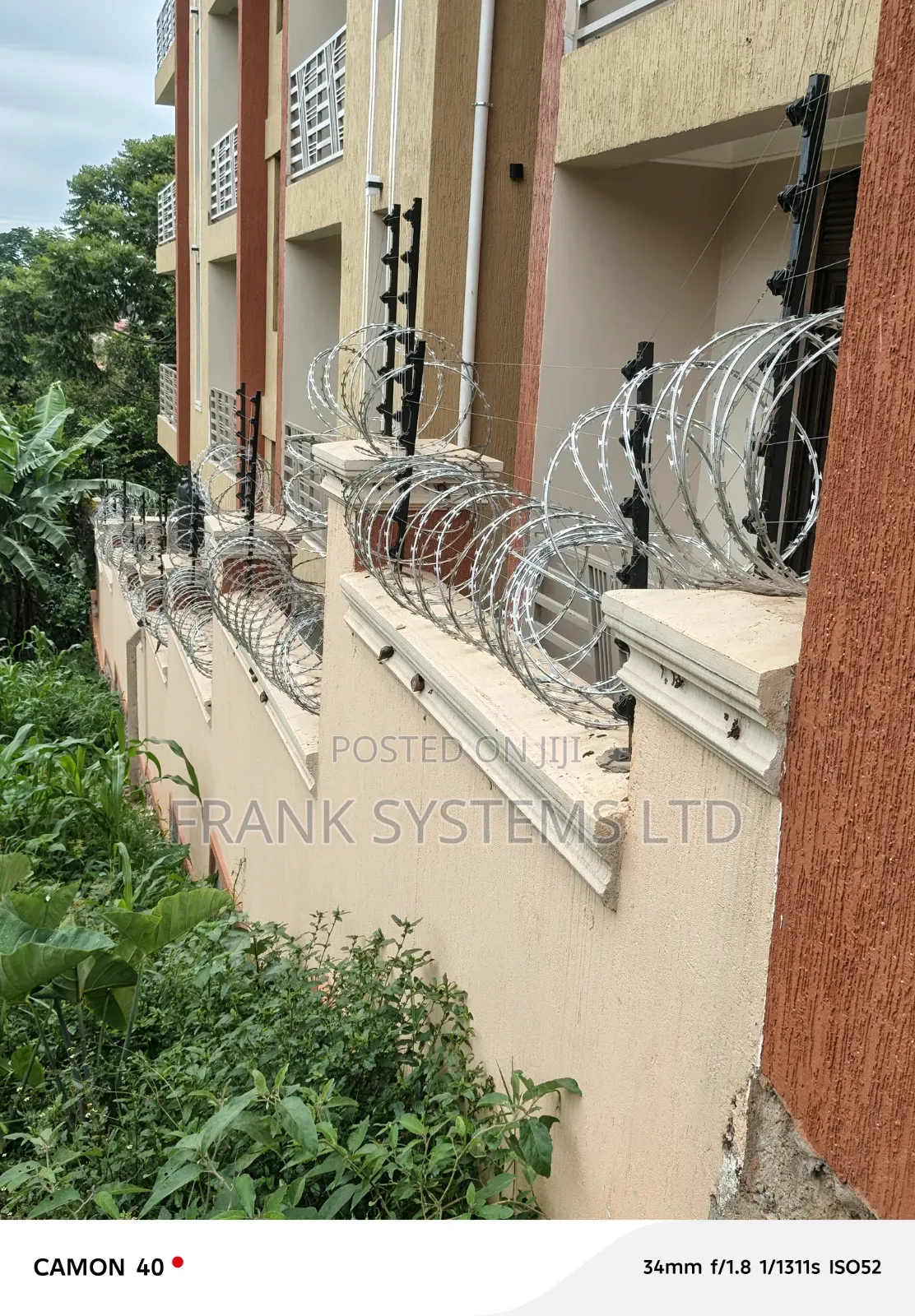 Electric Fence With Stainless Steel Razor Wire