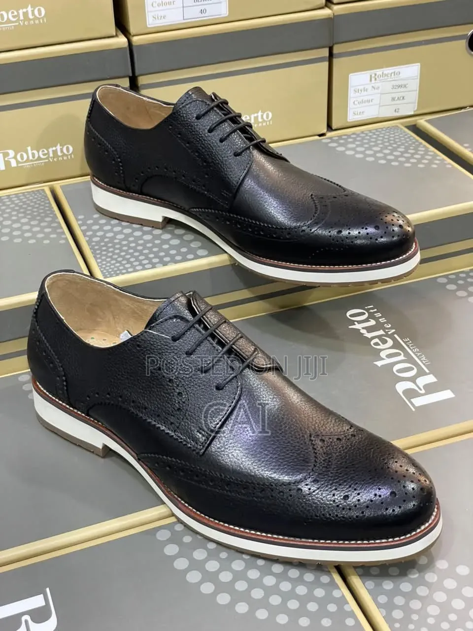 Black Roberto Italy Style Venuti Wingtip Brogues With a Contrasting