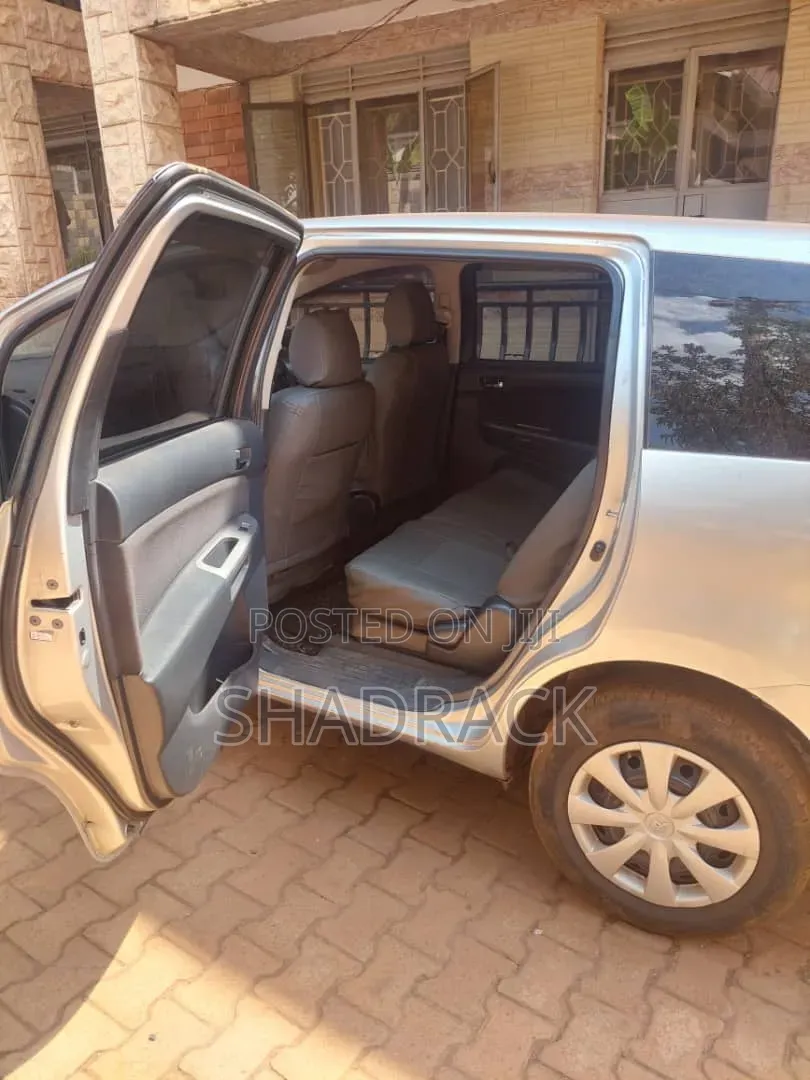Toyota Wish 2004 Silver