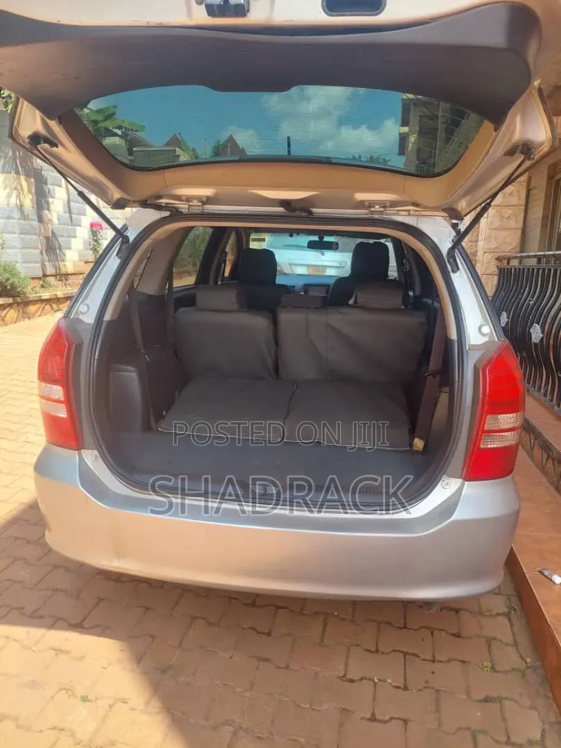 Toyota Wish 2004 Silver