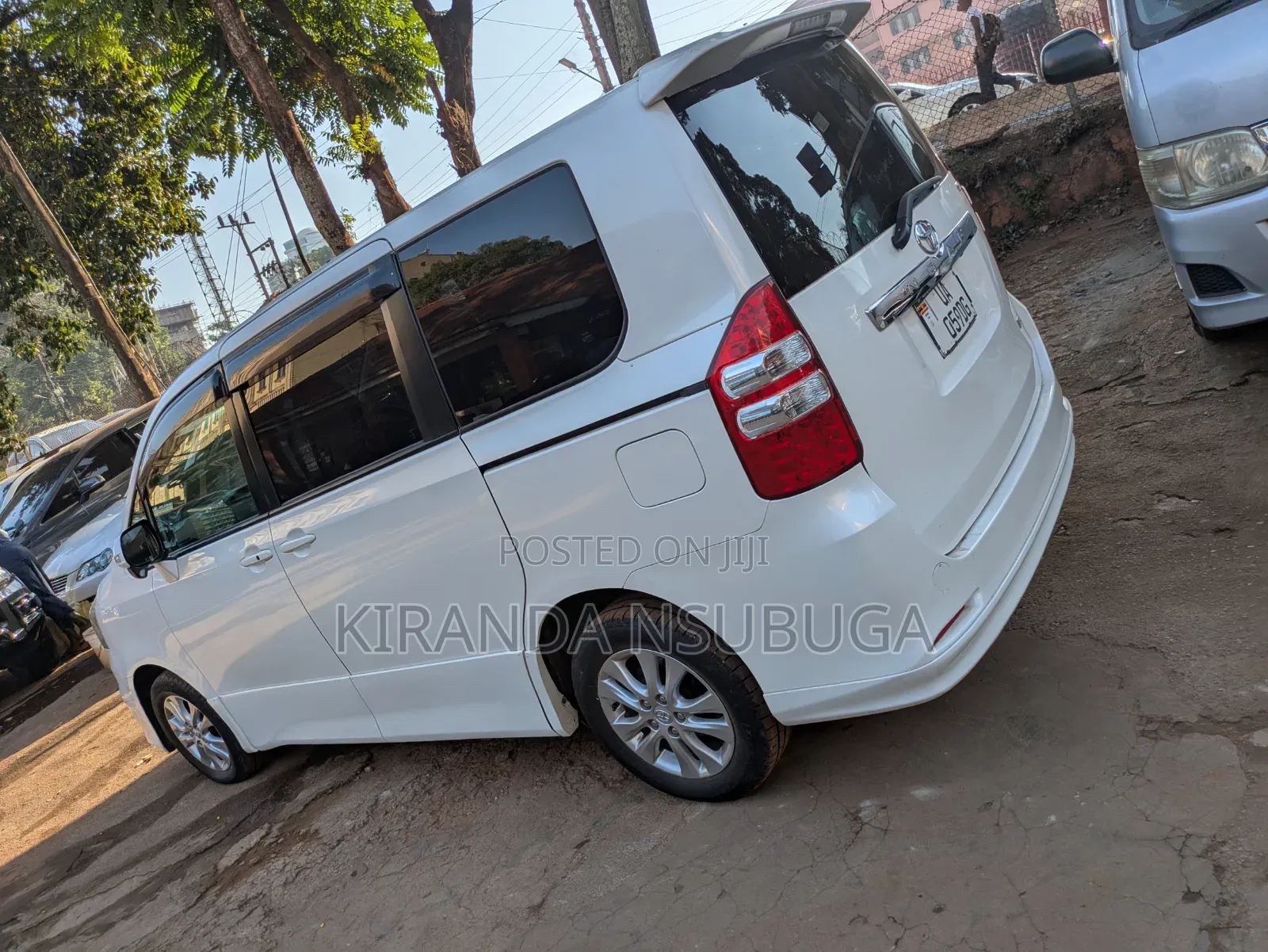 Toyota Noah 2012 White