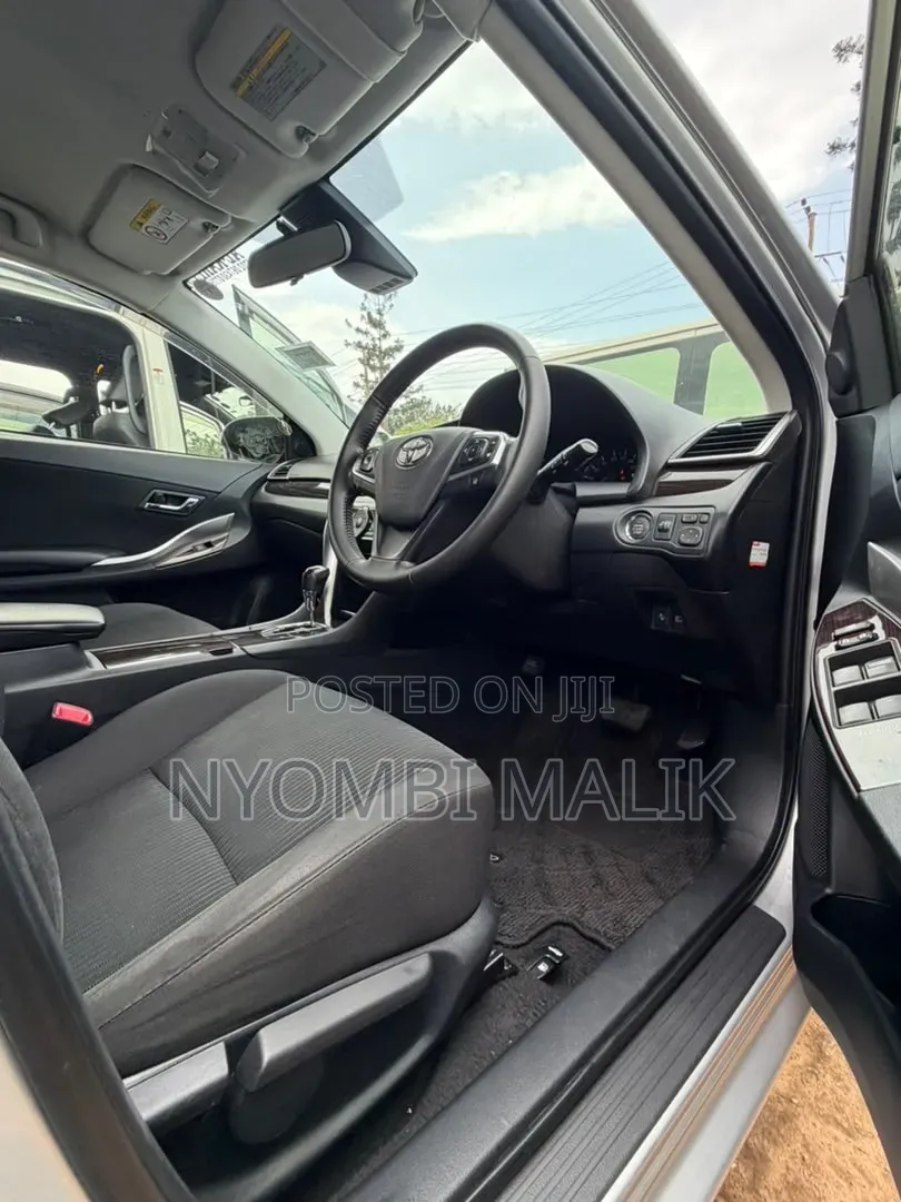 Toyota Premio 2016 Silver