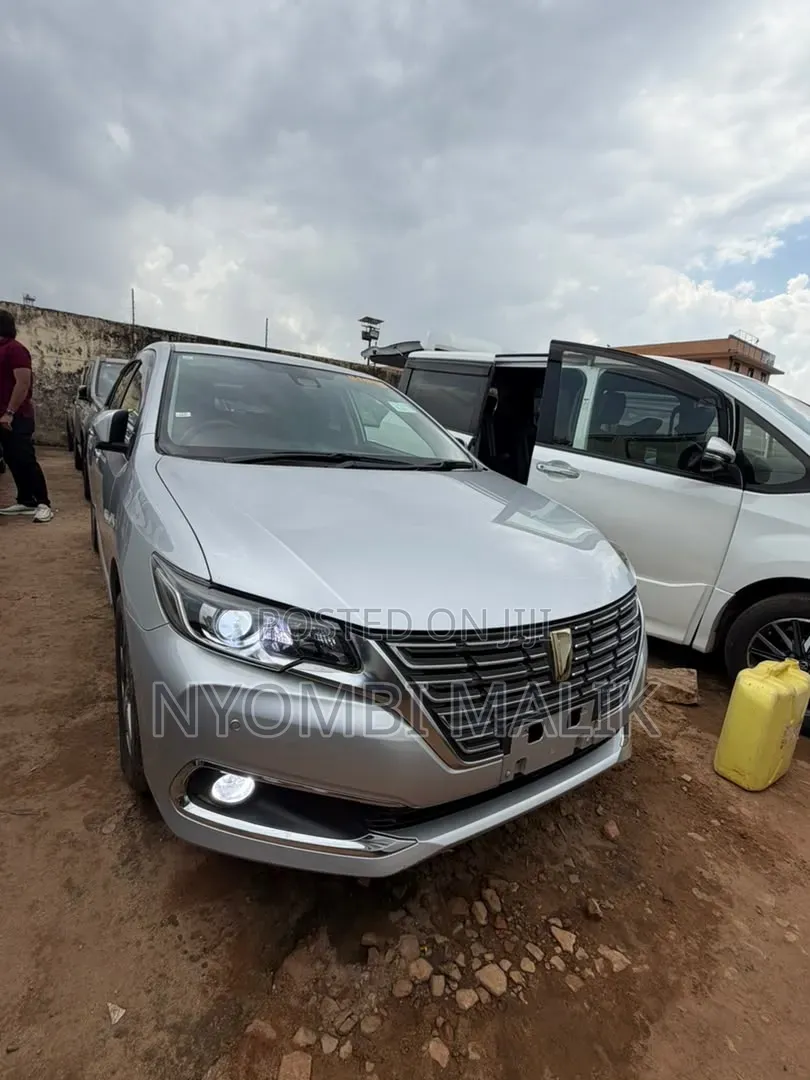 Toyota Premio 2016 Silver